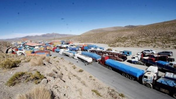 El alto funcionario boliviano agregó que el paso fronterizo se va descongestionando. | Foto: La Razón