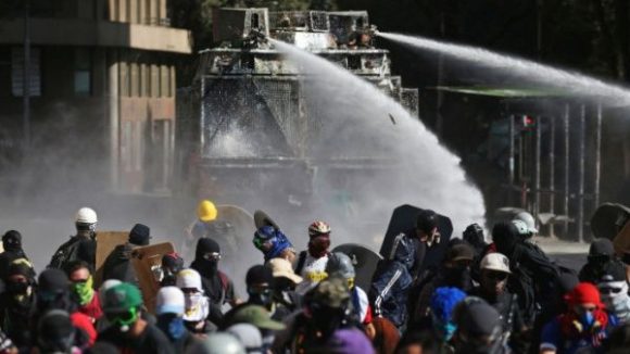 La represión a las protestas de 2019 dejaron un saldo de al menos 30 muertos, miles de heridos y 460 personas con lesiones oculares. Foto: Reuters.