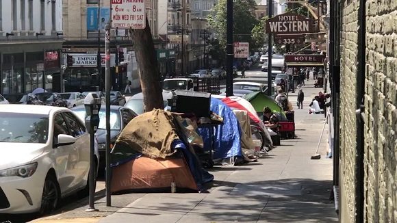 Personas sin hogar viven en las calles de San Francisco, California. Foto: Archivo.