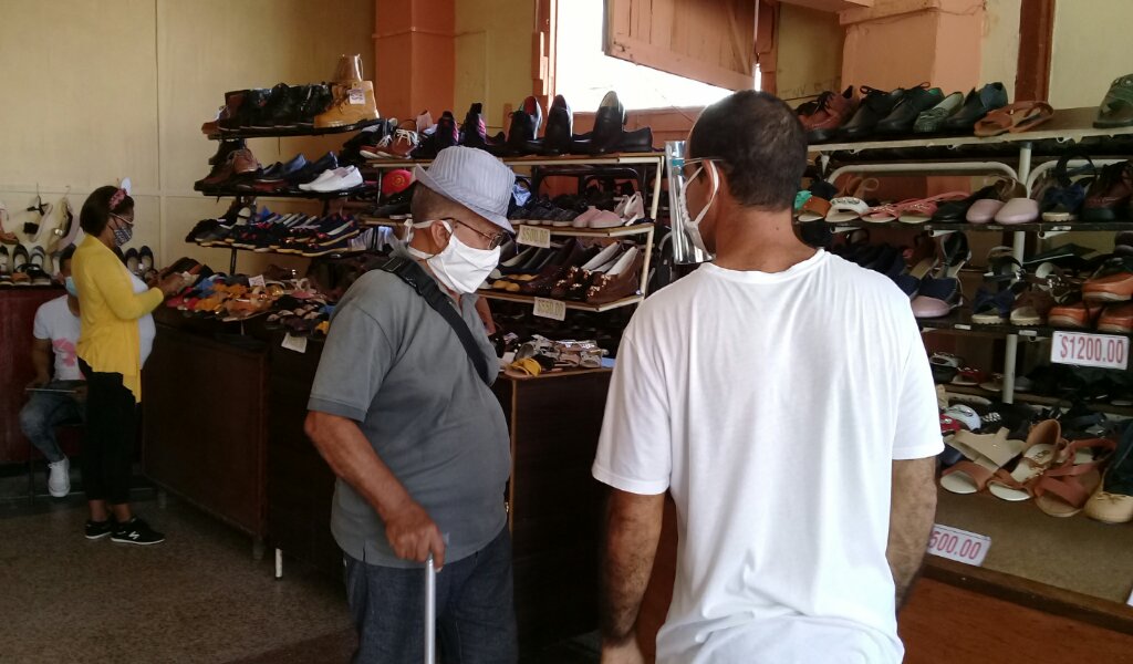 Marcha bien en Manzanillo proceso de inscripción y reinscripción de proyectos de trabajo por cuenta propia //Foto Eliexer Pelaez Pacheco