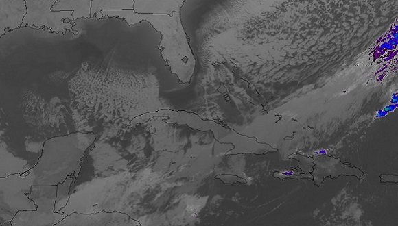 La disminución de la nubosidad favoreció el descenso de las temperaturas en el centro del país. Foto: @elierpf/ Twitter.