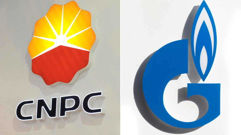 Los logotipos de la Corporación Nacional de Petróleo de China y de Gazprom.Eric Piermont / Legion-Media / Nikolay Vinokurov / AFP
