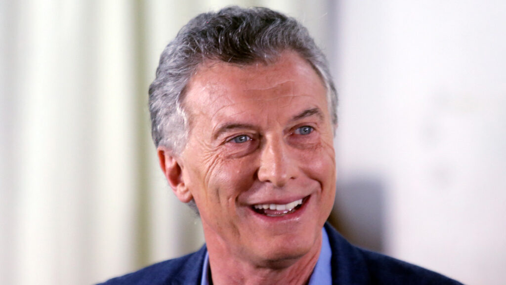 Macri habla con periodistas después de votar en Buenos Aires, Argentina, 27 de octubre de 2019Daniel Jayo / AP