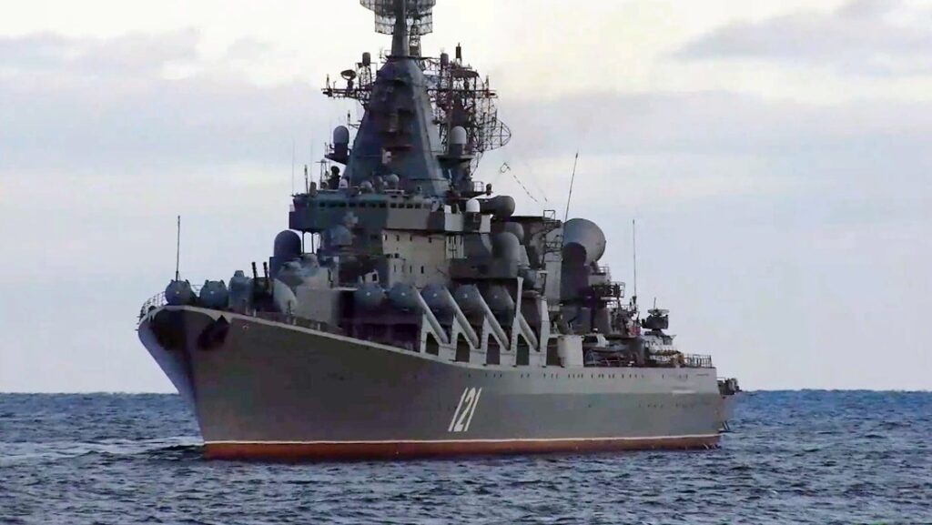 El crucero Moskvá durante los ejercicios en el mar Negro, el 12 de febrero de 2022.Oficina de prensa de la Flota del mar Negro de la Armada rusa / Sputnik 