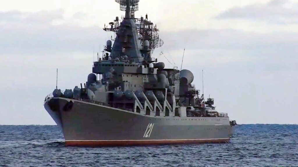 El crucero Moskvá durante los ejercicios en el mar Negro, el 12 de febrero de 2022.Oficina de prensa de la Flota del mar Negro de la Armada rusa / Sputnik