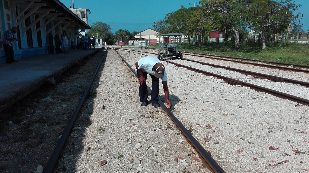 Alberto Corrales Rosales, jefe de la brigada de reparación // Foto Marlene Herrera