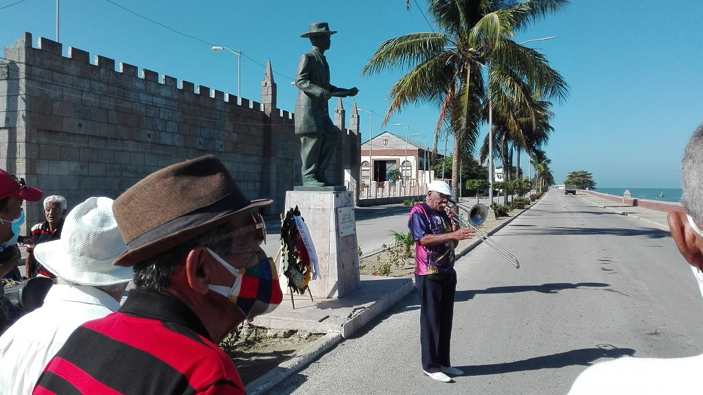 Homenaje al Beny en el malecón manzanillero // foto Marlene Herrera