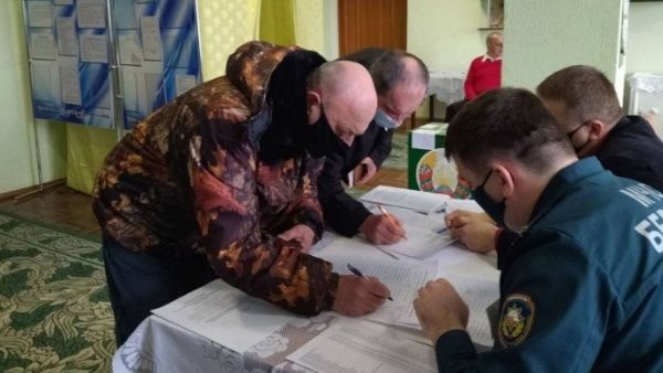 En esta consulta, casi 7.000.000 de ciudadanos votaron de manera anticipada del 22 al 26 de febrero. | Foto: @ЦИК Республики Беларусь