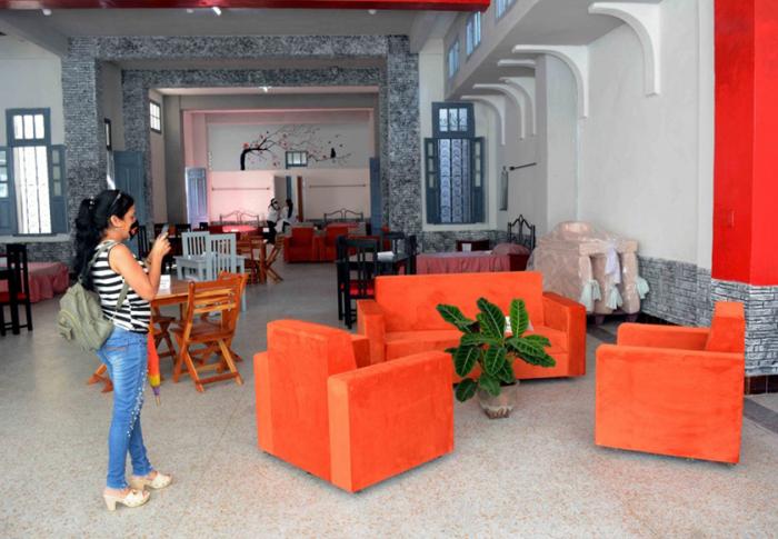 Tienda La Vajilla, primera unidad camagüeyana abierta bajo la modalidad de venta a plazos en esta provincia. Foto: Rodolfo Blanco Cué