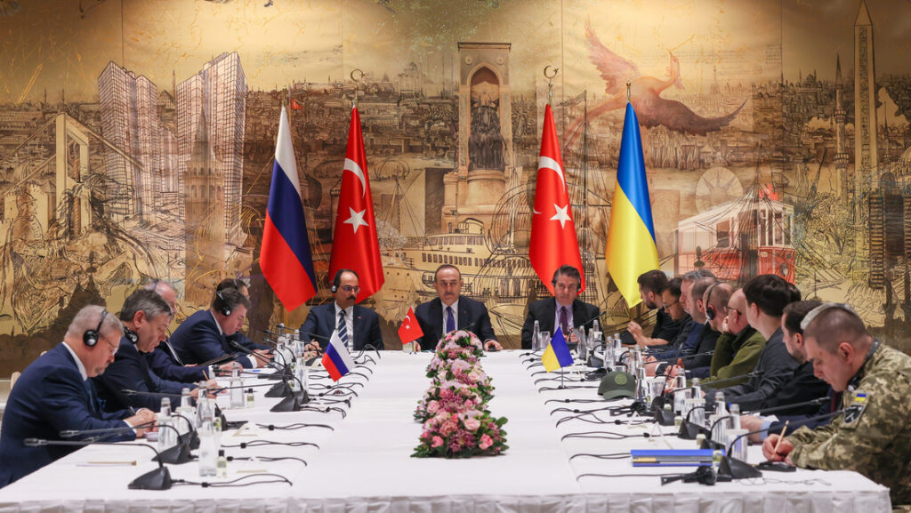 Las delegaciones de Ucrania y Rusia en Estambul, Turquía, 29 de marzo de 2022.Cem Ozdel / Anadolu Agency