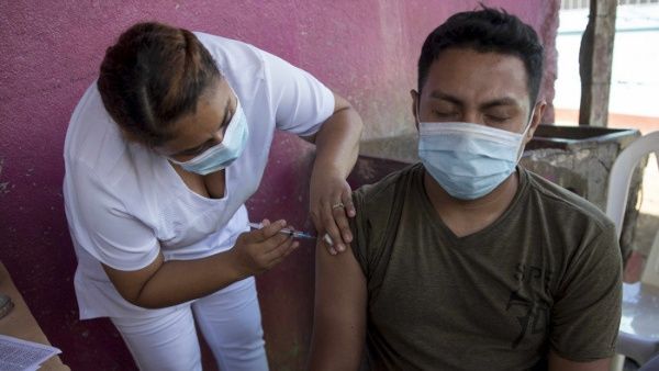 La población pediátrica ha sido inmunizada con las vacunas cubanas Soberana y Abdala. | Foto: EFE