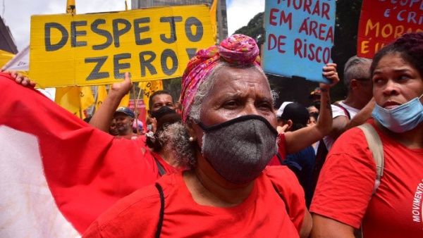 En al menos 21 ciudades brasileñas se están llevando a cabo manifestaciones para evitar la suspensión de la ley antidesalojos. | Foto: @MidiaNINJA