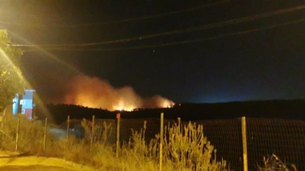 El incendio forestal ha recibido el nombre de “Loma Negra 3”. | Foto: @DPRValparaiso