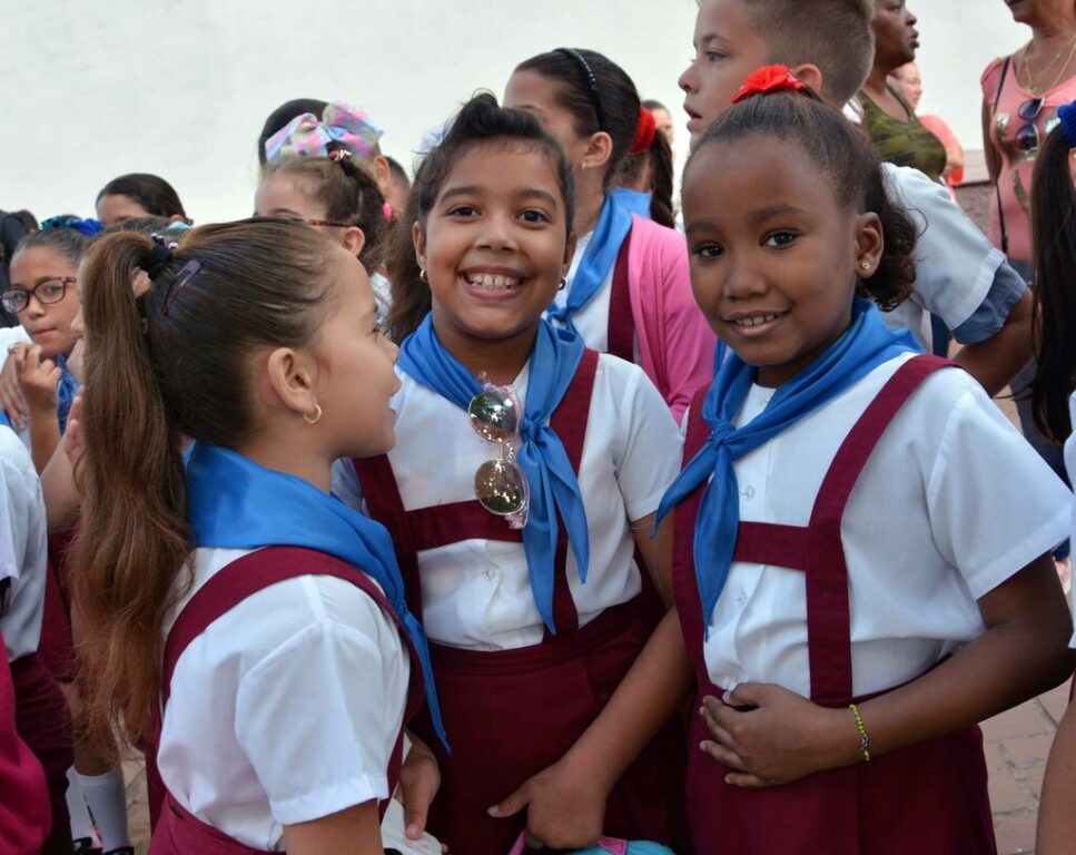 Pioneros y jóvenes camagüeyanos festejan los aniversarios 57 de la Unión de Jóvenes Comunistas (UJC) y 58 de la Organización de Pioneros José Martí (OPJM), en Camagüey, el 4 de abril de 2019. ACN FOTO/ Rodolfo BLANCO CUÉ/sdl