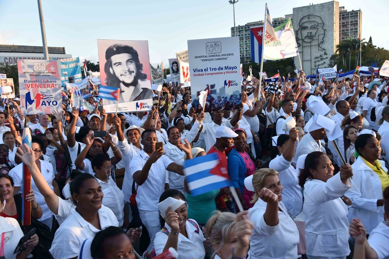 Trabajadores del sector de la Salud Pública abren el desfile  por el Primero de Mayo, Día del Proletariado Mundial, en la Plaza de la Revolución José Martí, en la Habana, Cuba, el 1ro. de mayo de 2019.  AIN FOTO/Omara GARCÍA MEDEROS /sdl