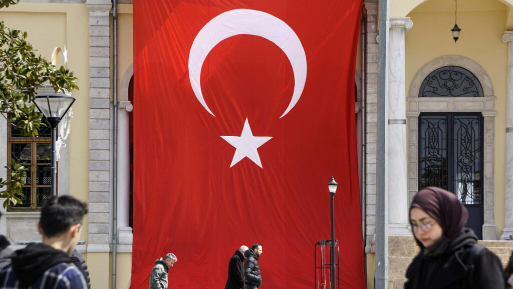 Bandera turca en Esmirna, Turquía, el 19 de marzo de 2022.Jochen Eckel / Imago / Legion-Media 