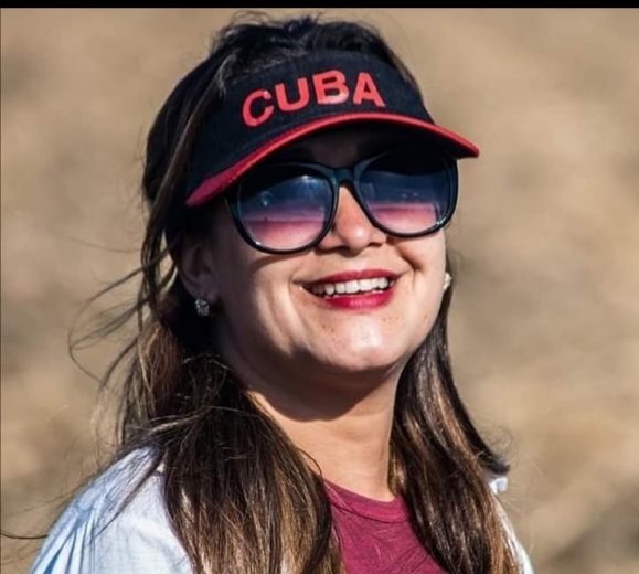 Para Susel Domínguez Serrano ser una joven comunista de estos tiempos es motivo de orgullo. Foto: Cortesía de la entrevistada