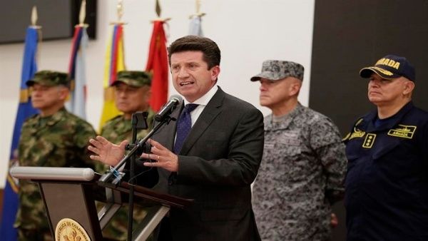 El titular de Defensa, Diego Molano, aseguró que la operación del Ejército fue legítima y que permitió neutralizar a lo que llamó exguerrilleros y narcococaleros. | Foto: EFE