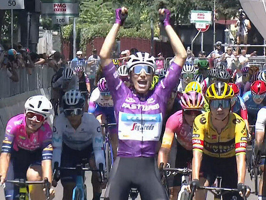 Sierra con su camiseta blanca que la identifica en el Movistar como campeona de Cuba.Foto: (Movistar)