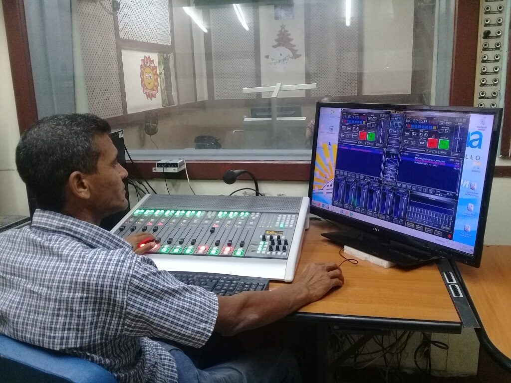 La radio en Manzanillo se inserta en las actividades del verano con una variada programación // Foto Marlene Herrera 