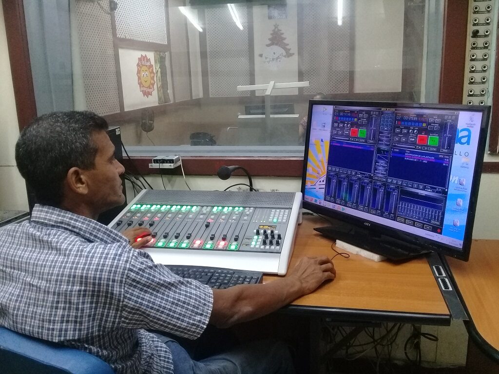 La radio en Manzanillo se inserta en las actividades del verano con una variada programación // Foto Marlene Herrera