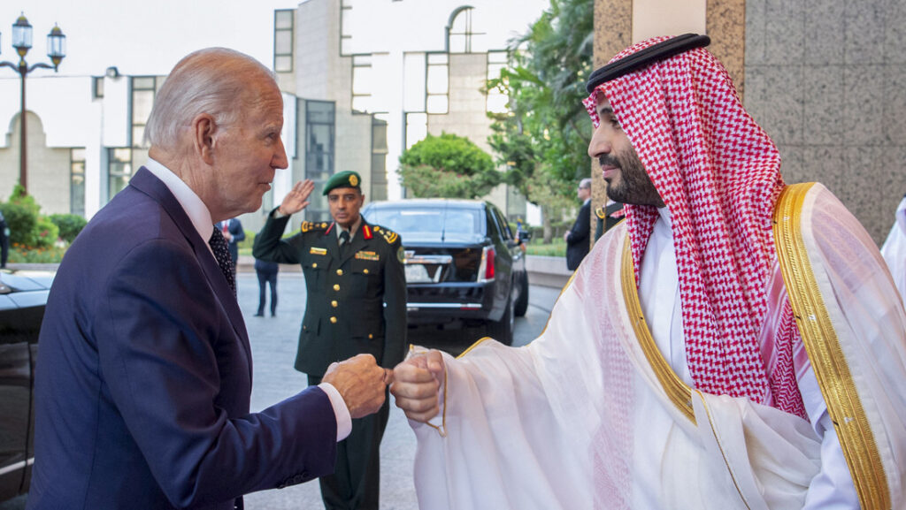 El presidente estadounidense, Joe Biden, y el príncipe heredero saudí, Mohammed bin Salmán.
Bandar Aljaloud / Saudi Royal Palace / AP / AP