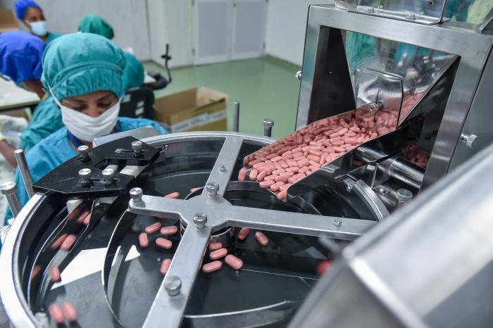  En la producción de medicamentos se trabaja con una cobertura de dos a tres meses, informó BioCubaFarma. Foto: Ariel Cecilio Lemus 