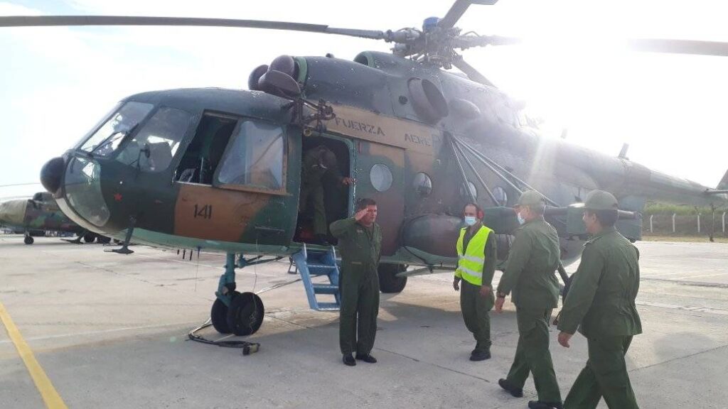 Regreso de pilotos de Holguín tras apoyo a Matanzas // Foto Grethell Yamila Cuenca Durán