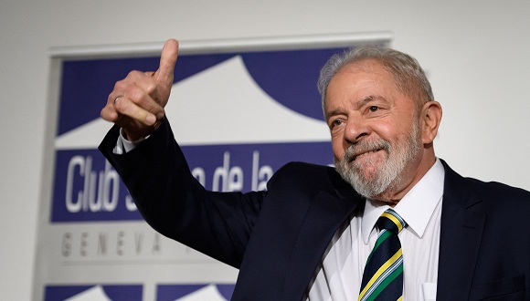 March 06, 2020 Former Brazilian president Luiz Inacio Lula da Silva gives a thumb up during an event titled: «Dialogue about inequality with global unions and general public» at the Geneva Press Club in Geneva. – A Brazilian Supreme Court judge overturned the graft convictions against former president Luiz Inacio Lula da Silva on March 8, 2021, clearing the way for the left-wing leader to run in the 2022 presidential election. (Photo by Fabrice COFFRINI / AFP)
