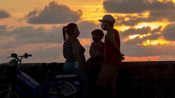 El afecto y la solidaridad como las plataformas y los ejes sobre los que giran las relaciones familiares// Foto: Ismael Francisco/ Cubadebate