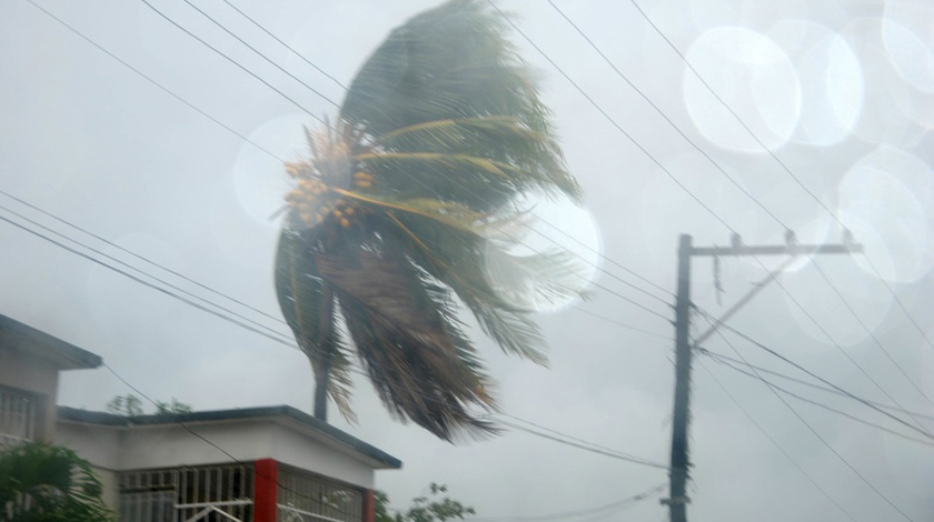 Rachas de vientos fuertes asociadas a Ian, huracán de gran intensidad, se sienten en la capital de Cuba, el 27 de septiembre de 2022. ACN FOTO/Luis JIMÉNEZ ECHEVARRÍA/ogm