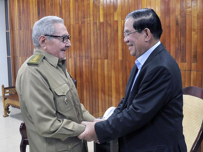 Recibió Raúl al Primer Ministro del Reino de Cambodia // Foto: Estudios Revolución