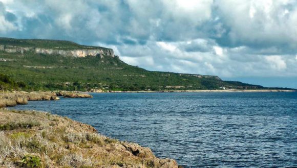 Vista de la parte sur de las terrazas de Maisí de oeste a este // Foto: IUGS