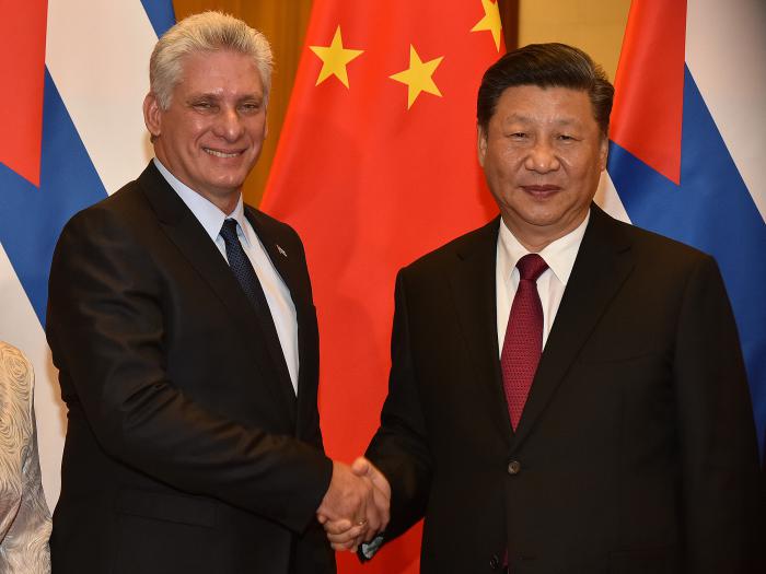 El presidente Xi Jinping recibe a Miguel Diaz-Canel. // Foto: Estudios Revolución