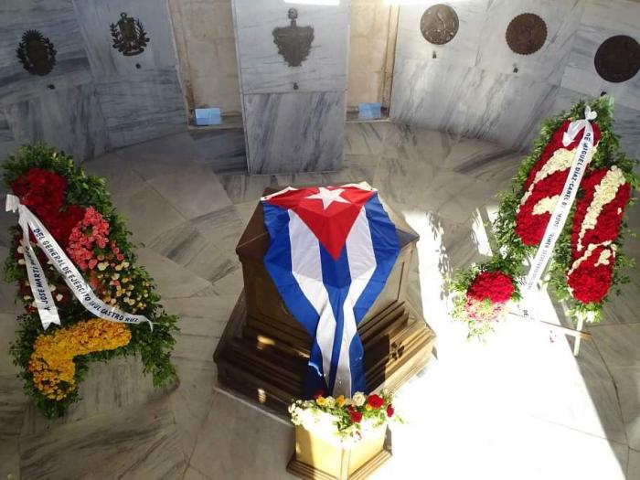 En Santa Ifigenia se rindió especial tributo al Apóstol de Cuba // Foto: Eduardo Palomares

