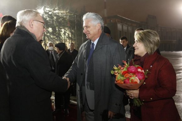 Diaz Canel despedido en Moscú por Serguei Riabkov // Foto: Estudios Revolución