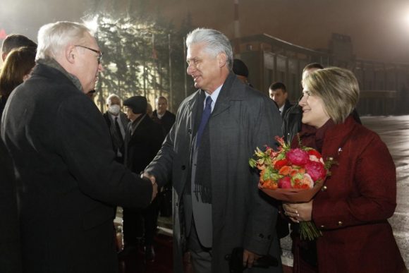 Diaz Canel despedido en Moscú por Serguei Riabkov  // Foto: Estudios Revolución
