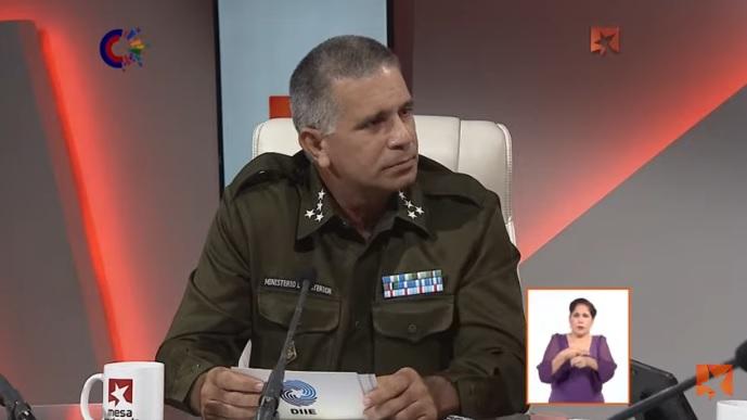 1er Coronel Mario Méndez Mayedo, Jefe de la Dirección de Identificación, Inmigración y Extranjería, MININT // Foto: captura de la televisión