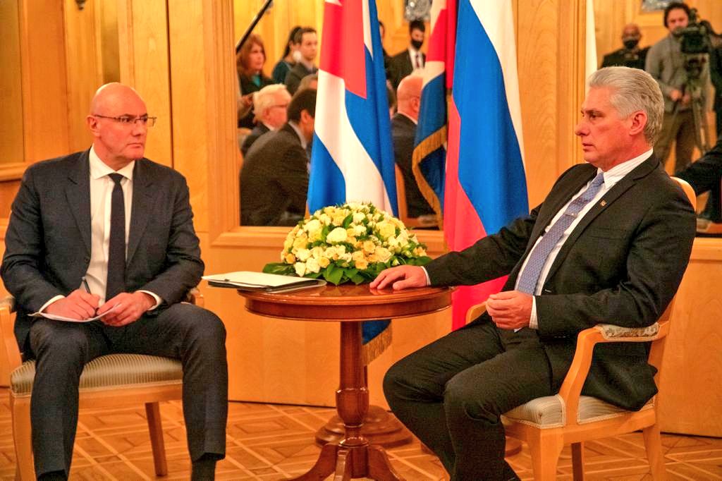 El Presidente de la República Miguel Díaz-Canel Bermúdez junto al viceprimer ministro ruso, Dmitri Chernishenko // Fotos: Presidencia Cuba, en Twitter