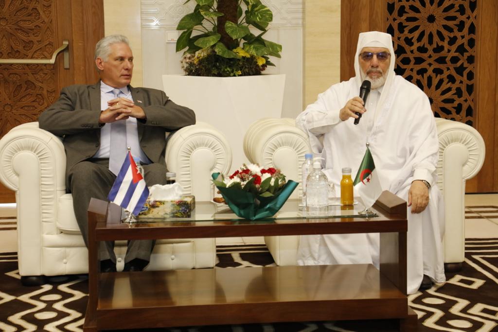 Presidente cubano Miguel Díaz-Canel Bermúdez visita la Gran Mezquita de Argel, considerada la más monumental de África y la tercera más grande del mundo // Fotos: Estudios Revolución