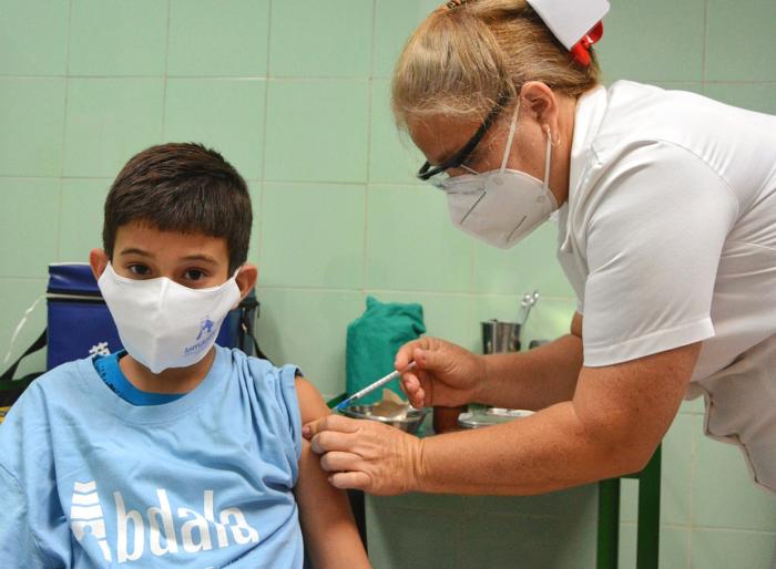 Las vacunas cubanas han demostrado ser efectivas contra la variante Ómicron, la más infecciosa de esa enfermedad conocida hasta el momento. Foto: Leandro Pérez