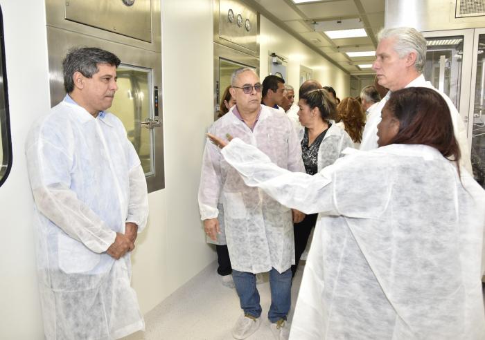 El mandatario protagonizó la apertura de la Planta de Inyectables Cefalosporánicos y Carbapenemos, única productora de antibióticos de amplio espectro en el país. Foto: Estudios Revolución
