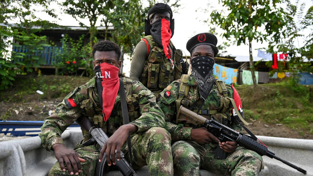 Miembros del frente Ernesto Che Guevara, pertenecientes a la guerrilla del Ejército de Liberación Nacional (ELN), en Colombia, el 23 de mayo de 2019Raul Arboleda / AFP