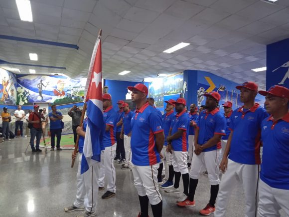 Abanderamiento del equipo Agricultores, que representará a Cuba en la Serie del Caribe. // Foto: Cubadebate