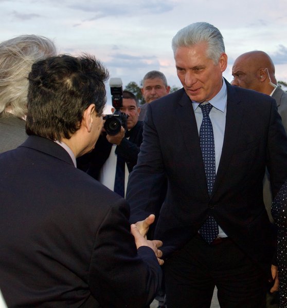 Miguel Díaz-Canel Bermúdez, arribó cerca de las siete de la noche de este domingo a la República Argentina para tomar parte en la VII Cumbre de la Comunidad de Estados Latinoamericanos y Caribeños (CELAC), a celebrarse este 24 de enero. // Foto: Alejandro Azcuy