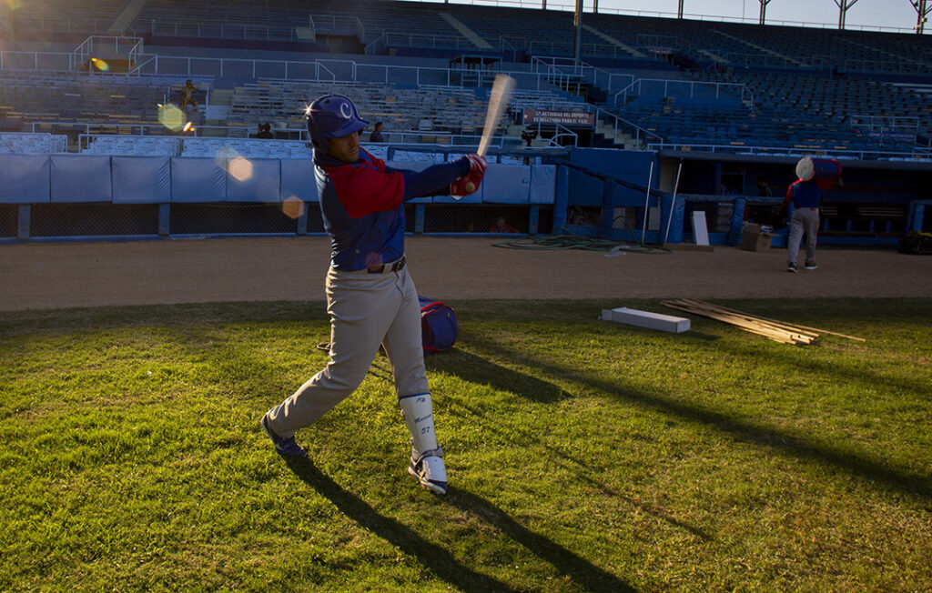 Ariel Martinez, en los entrenamientos de la preselección del equipo Cuba que asistira al Clasico Mundial de Beisbol. // Foto: Ismael Francisco/ Cubadebate