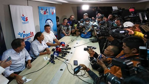 La candidata de Revolución Ciudadana, Paola Pabón, fue reelegida prefecta en Pichincha, con el 27.95% de los votos.// Foto: EFE.