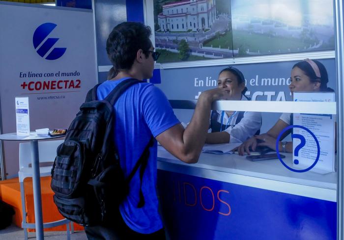 Elevar la calidad de los servicios a la población es la premisa de trabajo fundamental de la Empresa de Telecomunicaciones de Cuba.// Foto: Endrys Correa Vaillant