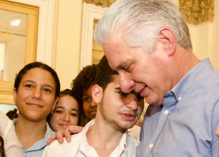 El intercambio con los estudiantes de la feem ha sido uno de los más emotivos. Foto: Estudios Revolución