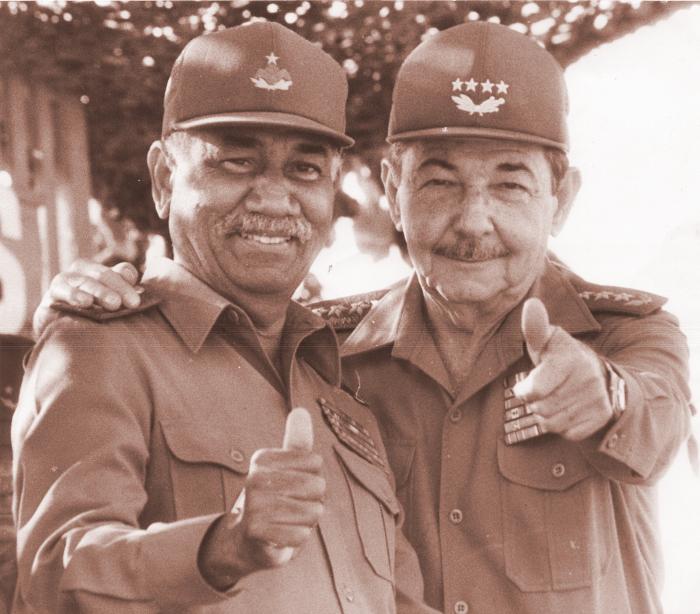  Fidel reconoció las altas dotes de jefes militares y políticos que Raúl y Almeida desplegarían, con creces, en los territorios bajo su mando. // Foto: Liborio Noval 